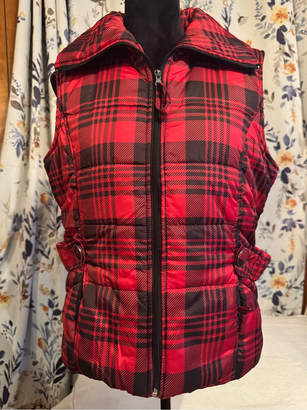 KEREN hart Red and Black Plaid Puffer Vest